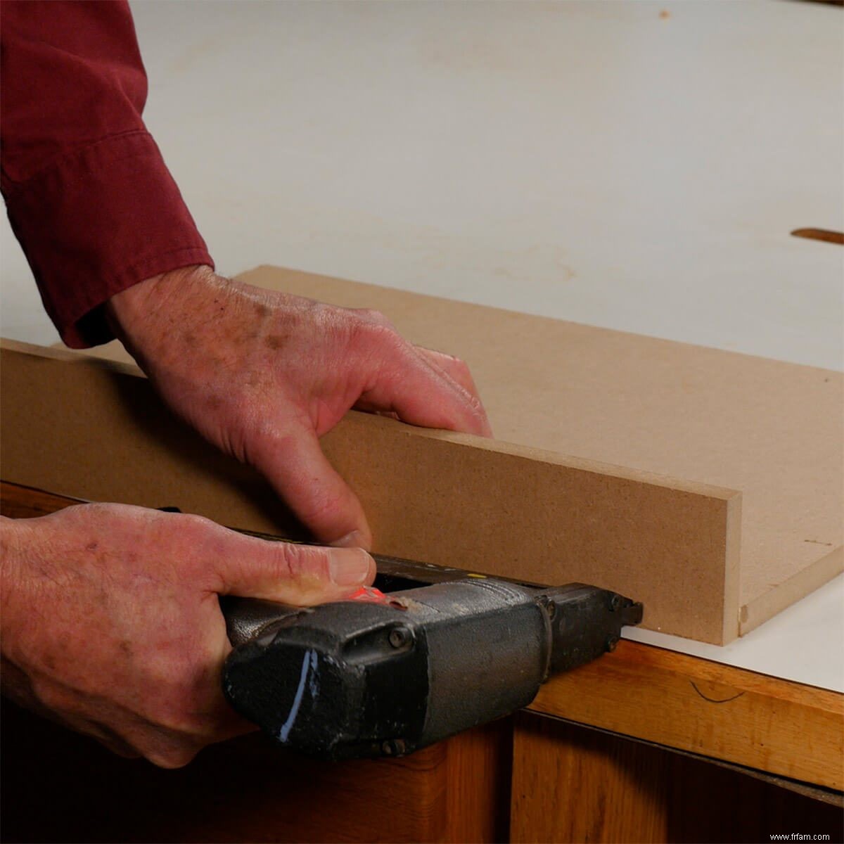 Comment couper un matériau mince sur une scie circulaire à table 