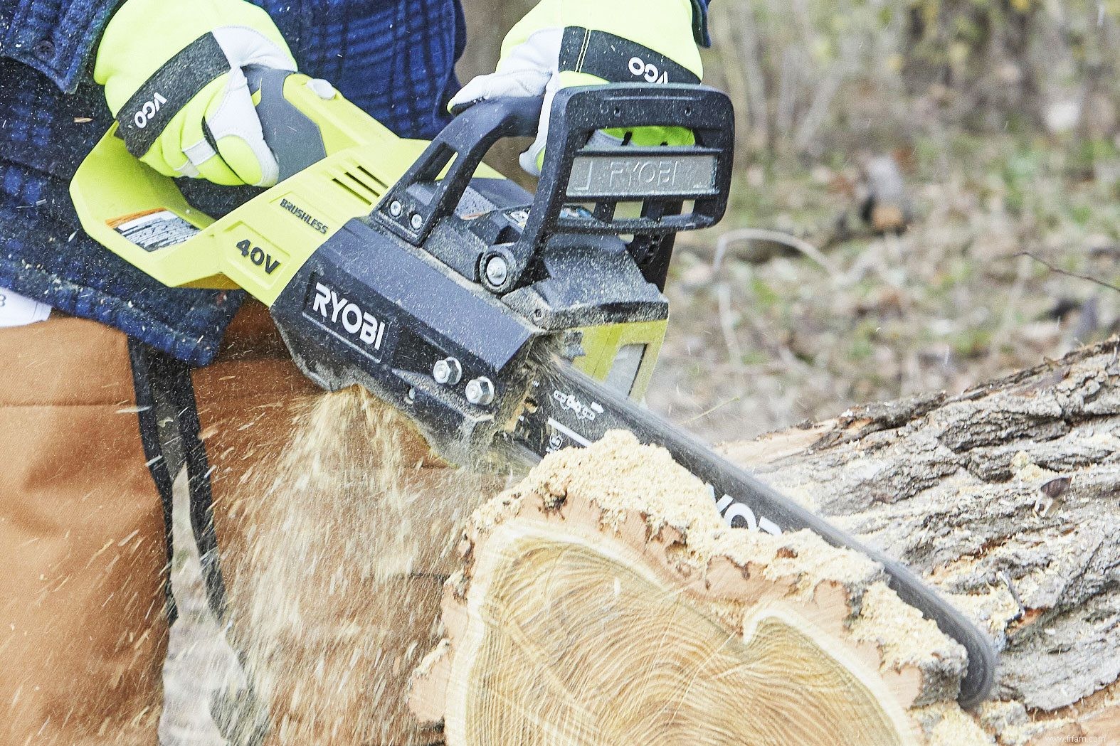 Les meilleures tronçonneuses sans fil testées par Family Handyman 