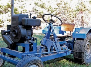 Projet de lecteur :Tracteur de jardin construit avec des pièces de voiture Junkyard 