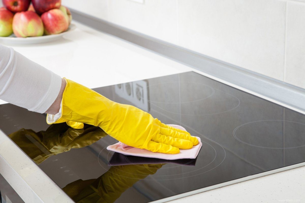 Comment nettoyer en toute sécurité votre cuisinière en verre 