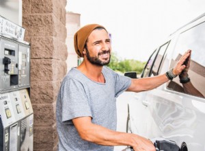 Réalité ou fiction :Puis-je pomper de l essence avec ma voiture en marche ? 