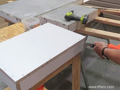 Construisez une table d extérieur avec le mélange de comptoir Quikrete 