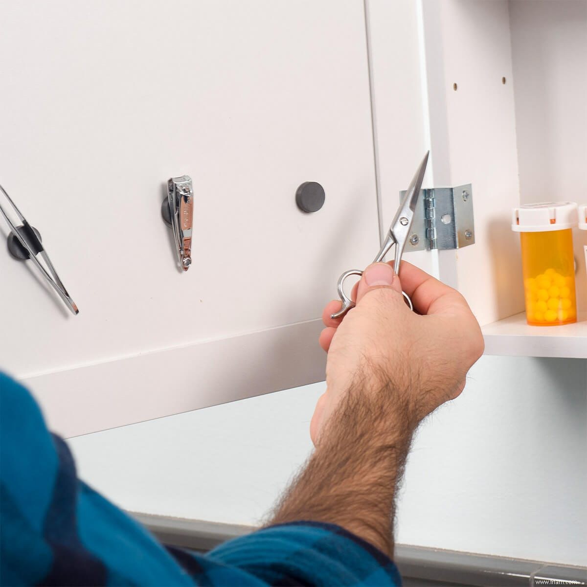 Aimants dans l armoire à pharmacie 