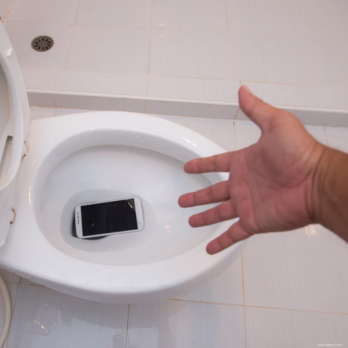 Comment enregistrer votre téléphone lorsqu il tombe dans les toilettes 