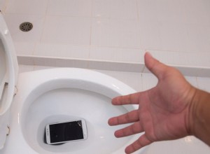 Comment enregistrer votre téléphone lorsqu il tombe dans les toilettes 