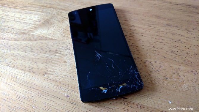 Comment remplacer un écran de téléphone endommagé 