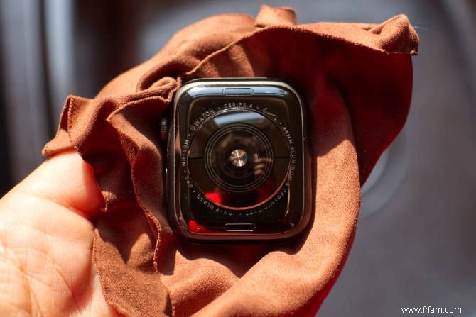 Comment nettoyer votre Apple Watch en toute sécurité et efficacement en 4 étapes 