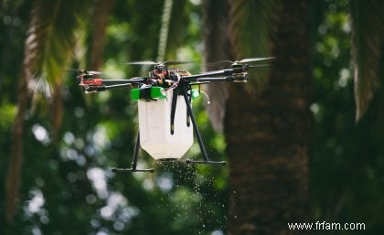 Un drone disperse des insectes bénéfiques 