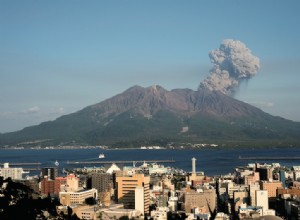 Le volcan japonais  est sur le point d entrer en éruption  