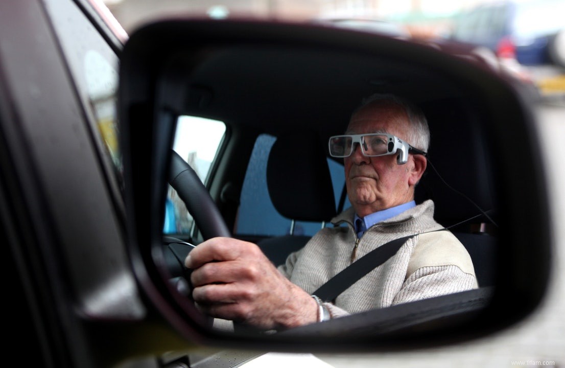 Une voiture pour les personnes âgées 