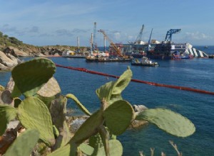 C est ainsi que le Costa Concordia est soulevé 