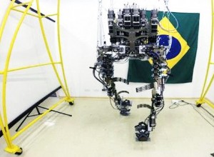 Un exosquelette donne le coup d envoi de la Coupe du monde 