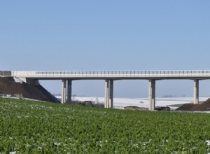 Tu traverses ce pont sans à-coups 