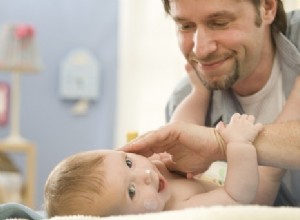 Les hommes avec des boules plus petites sont de meilleurs papas 