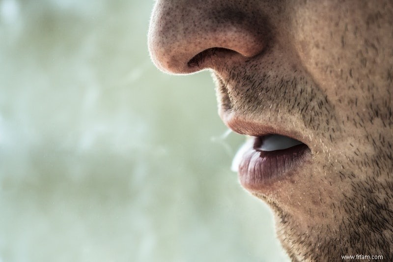 Les cigarettes perturbent les microbes dans notre bouche 