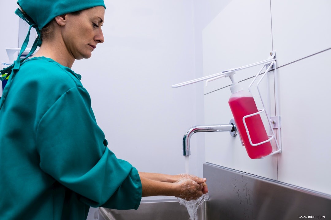 Le médecin ne se lave-t-il pas les mains ? Alors demandez-vous 