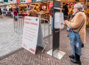 Le risque de contamination par les surfaces est faible. Pourquoi continue-t-on à désinfecter ? 