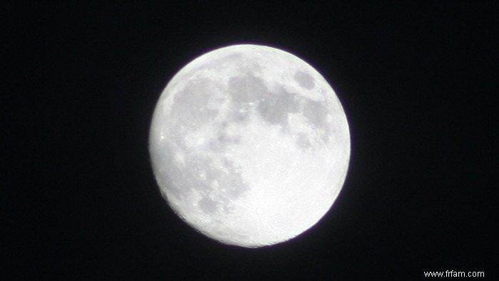 Doute d un lourd bombardement primal sur la lune 