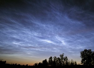 La poussière de météores et les gaz à effet de serre provoquent des nuages ​​nocturnes 