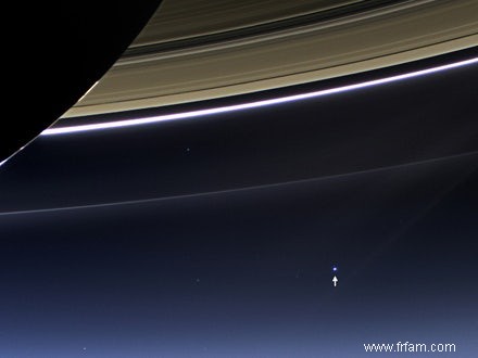 Cassini regarde la terre 