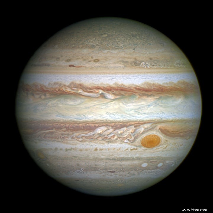 La  grande tache rouge  sur Jupiter se rétrécit de plus en plus vite 