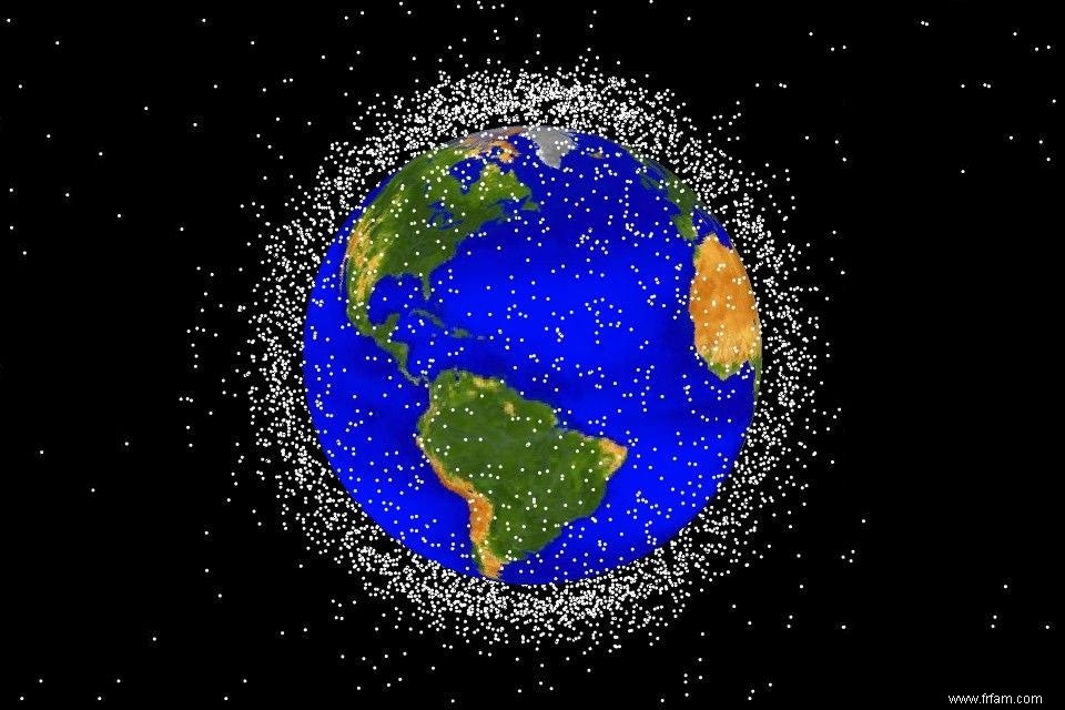 La poussière spatiale invisible confond les satellites 