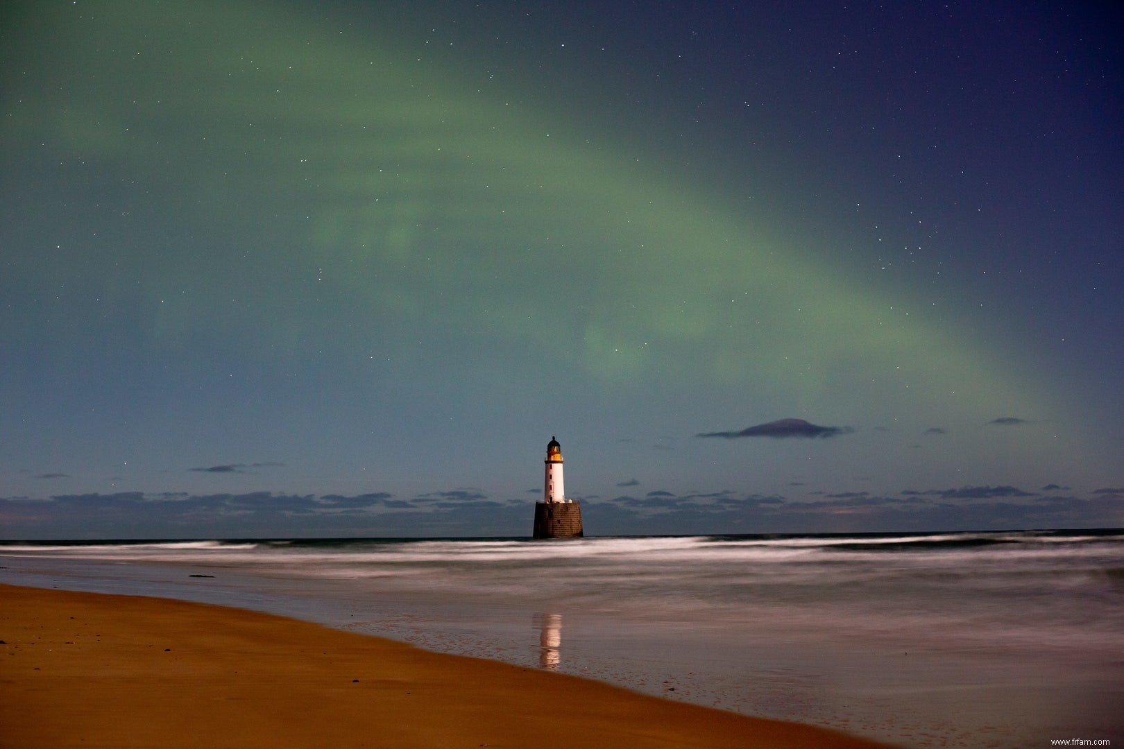 Les dunes de sable lumineuses sont une variante rare des aurores boréales 