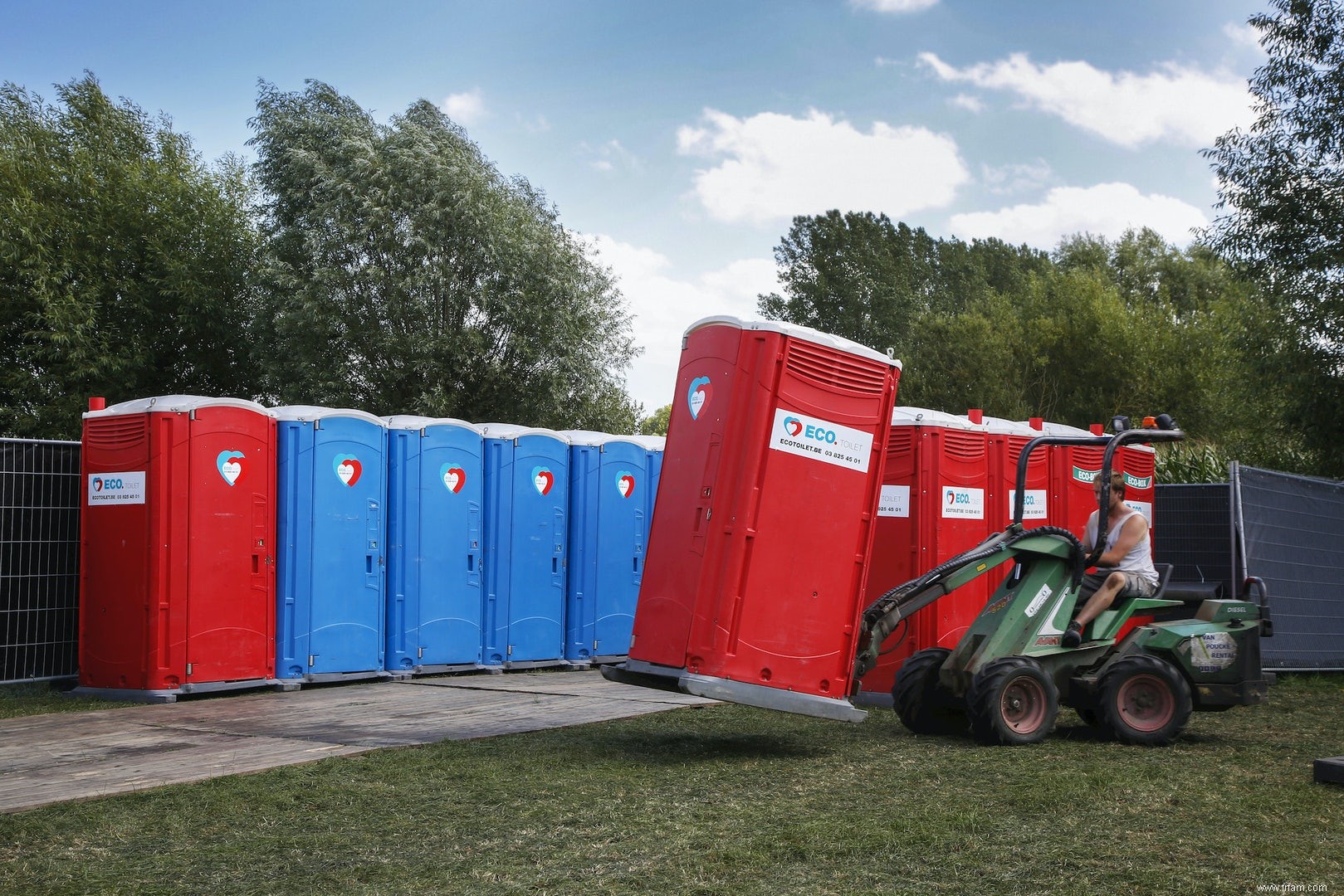 Fini les embouteillages aux toilettes dames 