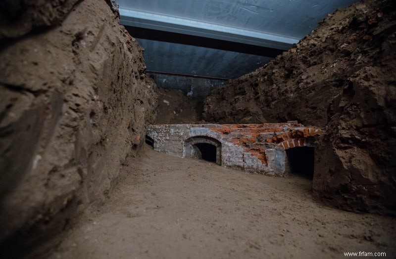 Vestiges de la citadelle sous le musée d Anvers 