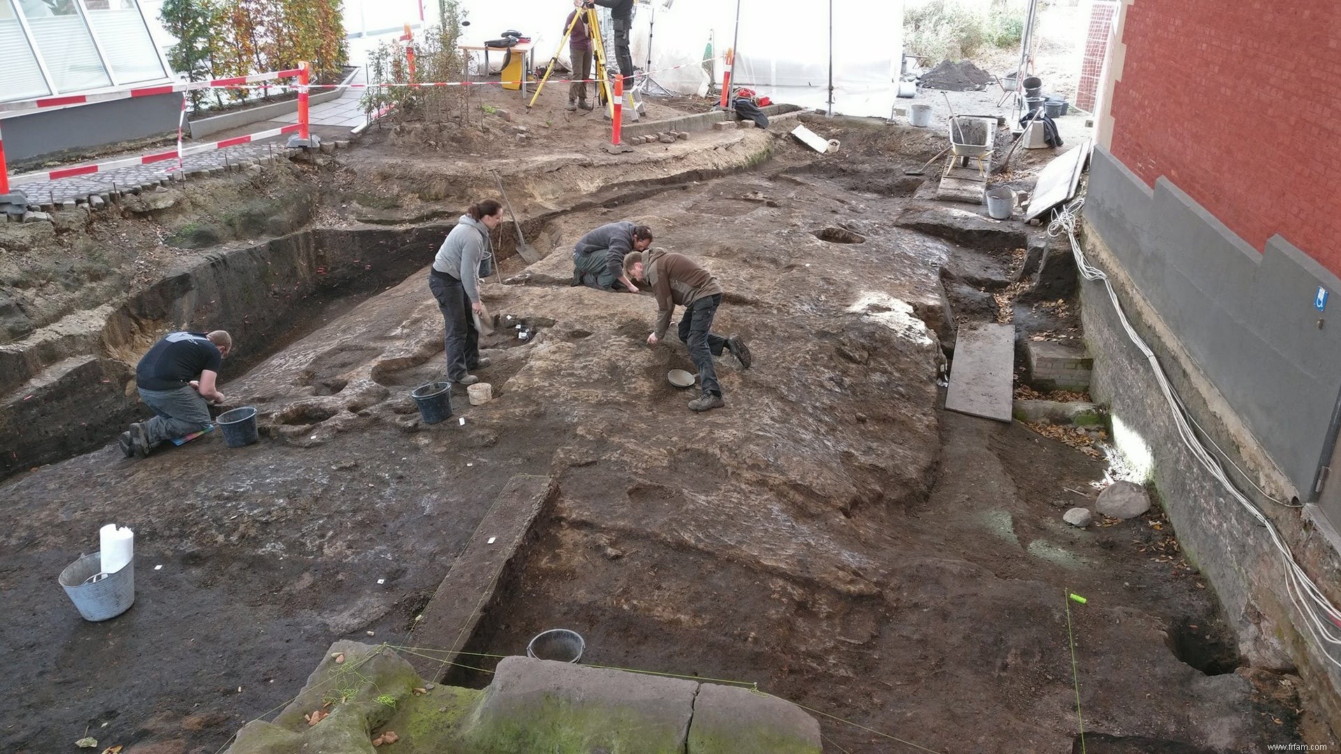 Deux archéologues flamands lors d un raid dans la plus ancienne ville de Scandinavie 