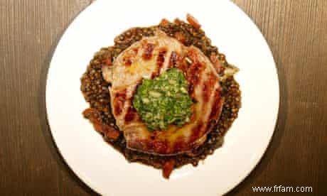 La recette hebdomadaire du G2 :Steak grillé, lentilles au vin rouge et salsa verde 