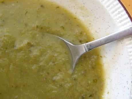 Vous avez une surabondance? Essayez la soupe aux mange-tout et à la menthe 