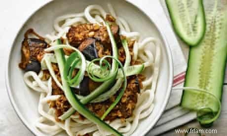 Recette des nouilles udon au miso et aux noix de Yotam Ottolenghi 