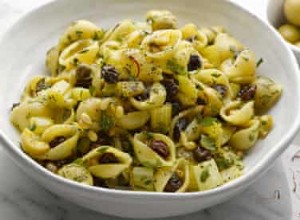 Recette Conchiglie de Yotam Ottolenghi au safran, câpres et raisins secs 