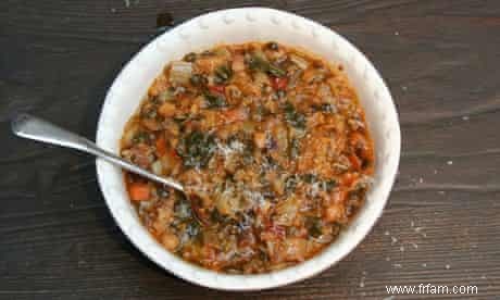 Recette de la ribollita aux blettes et aux pois chiches d Allegra McEvedy 