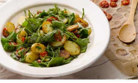 Salade tiède de pommes de terre à l oseille et aux salicornes de Yotam Ottolenghi 