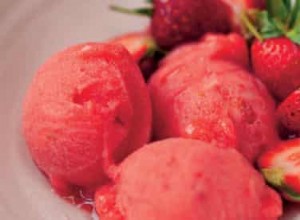 Recettes de sorbet aux fraises et de fleurs de sureau et de confiture chaude de fraises et de groseilles de Nigel Slater 