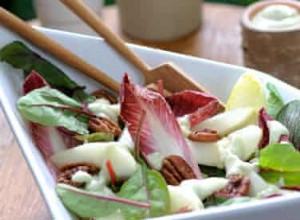 Salades d été :Salade de poires et endives aux pacanes épicées et vinaigrette au roquefort 