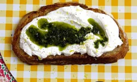 Recette de levain grillé à la ricotta et pâte d herbes 