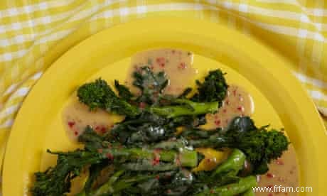 Recette de brocolis violets avec vinaigrette au piment et aux anchois 