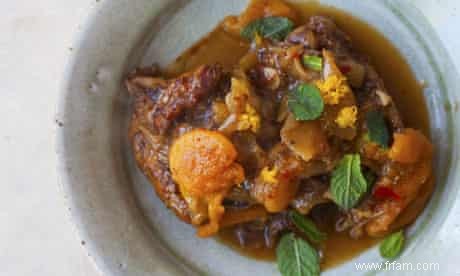 Le cou d agneau braisé aux abricots et à la cannelle de Nigel Slater et la mograbia aux recettes de laurier et de cannelle 