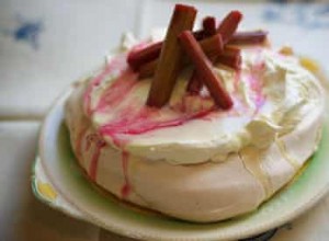 Recette de la pavlova à la rhubarbe et à la crème pâtissière 