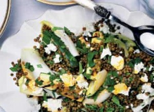 Recette Salade de fèves, courgettes grillées, lentilles et feta marinée 