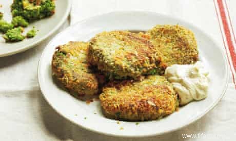 Recettes de croquettes de pois et de menthe de Yotam Ottolenghi, plus conchiglie avec des recettes de yaourt, de pois et de piment 