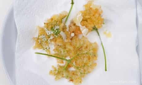 Les beignets classiques aux fleurs de sureau de Nigel Slater 