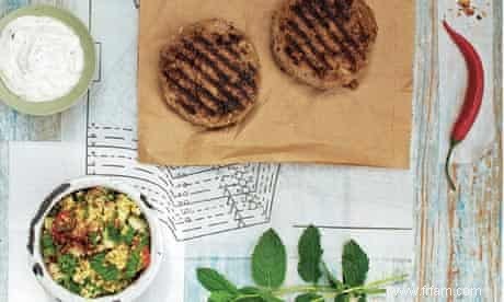 Burger d agneau épicé de Hugh Fearnley-Whittingstall avec recette de couscous aux herbes 