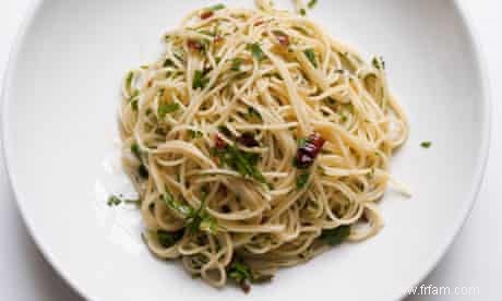 Le classique spaghettini aglio e olio de Nigel Slater 