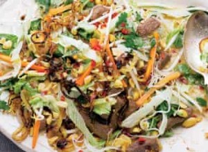 Les recettes de Yotam Ottolenghi pour la salade de bœuf vietnamienne chaude et la salade de pousses d épinards, d amandes et de pecorino 