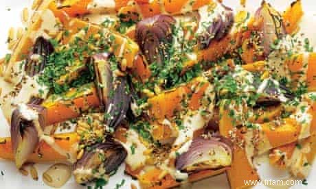 Les recettes de Yotam Ottolenghi pour la courge musquée rôtie et l oignon rouge avec tahini et za atar, plus coing farci à l agneau avec grenade et coriandre 