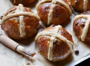 La recette de Dan Lepard pour les petits pains croisés chauds, plus la tarte à la crème frumentée 